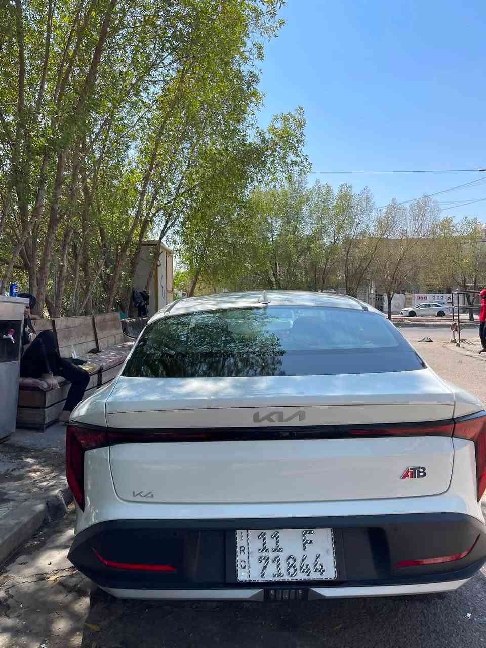 للبيع(Kia K4(2026 خليجي رقم بغداد
ضمان الوكالة تلث سنوات او 100 الف كم مع تلث تبديلات دهن وفلاتر مجانا 
المكان بغداد . سياره زيرو بعدها بدهن الشركه 

محرك1600 تنفس طبيعي لون ابيض ماشيةاقل الالف  كم فقط قابل للزيادة 
تفويلاتها بنزين محسن 
بصمة وتشغيل عن بعد 
لايتات لد متعدد وضعيات تشغيل متعددة واوتوماتيك لد 
لد نهاري 
نظام اوتو هلود 
حساسات امامي وخلفي
ثمان حساسات امامي خلفي 
رادار  و انذار بارك 
كاميرا خلفية تعمل كمراة 
شاشة كبيرة وطوبلة لوحة تحكم الكترونية مقاعد رياضية 
مانع انزلاق 
حساسات ضغط مستوى الاطارات 
نظام كار بلي اوتو كار لا سلكي وعرض شاشة الموبايل 
مع انظمة الملاحة
ومنافذ تايب سي متعددة
وضعيات قيادة متعددة ايكو عادي رياضي 
شاشة الكترونية تعرض المسافة المتبقية بالنسبة لكمية البنزين .
مثبت سرعة 
سايد بريك الكتروني يفصل تلقائيا عند تبديل نمره القير 
اوامر صوتية والتكلم مع السيارة 
انظمة رفاهية وامان 
تبريد قطعتين 
خمس مقاعد وكثير من المواصفات 
سعر 200$  مجال بسيط
 رقم الهاتف ***********
