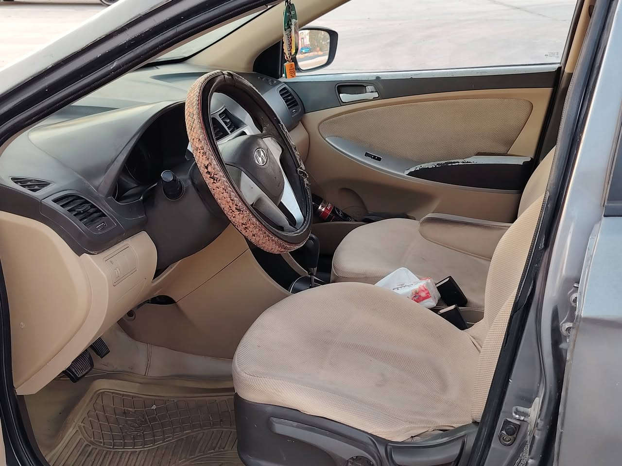 ( السعر 55 $ )
 بلاش بالعافيه على اللي ياخذها 
مكلف بالنشر اتصل 
اكسنت موديل ١٥ خليجي بأسمي سنويه وهزه جديده رقم دولي انكليزي 
مكينه ١٤٠٠ كير حداديه تخم تاير جديد السياره جاهزه واحد على واحد سعرها مناسب للكاسب  بيها طخات مبينه بصور شواصي حوض جنطه تكم قماره بلاد السيارة للجناي واللي يريد يستزرق بيها تفيده مكان السيارة النجف الاشرف
*********** واتساب واتصال
