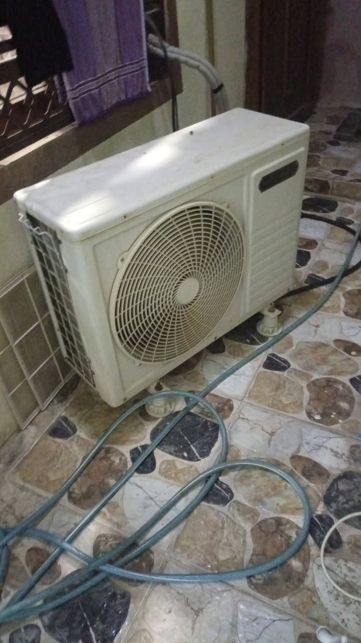 سلام عليكم سبلت عامودي طن او نص   شغال شرط تبريده ثلج تجي اتشوف تبريده تجي تفتح175قفل*********** جماعت العتاكه لحد يطب خاص يرحم موتاكم
