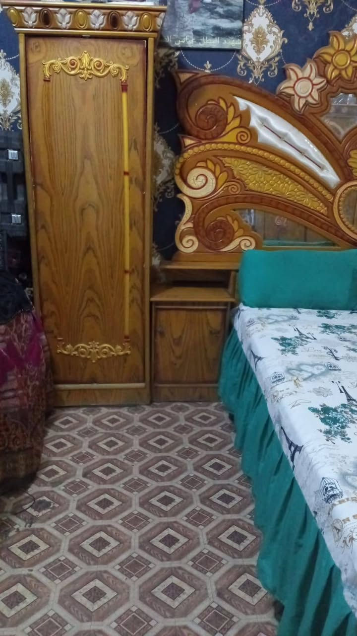 السلام وعليكم اللبيع غرفت نوم مستعمله شي قليل سعره 400وخمسين وبيه مجال مكاني الدوره ابو دشير ***********
