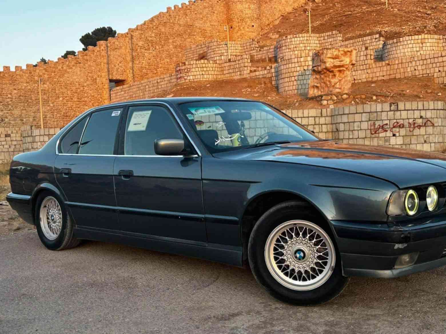 سەرەتا بەناوی خوای گەورە
فرۆشتنی خێرا
بیئێم 525 گێر عادی 
مۆدیل1990
رەقەم سلێمانی 
سەنەوی بەناو کردن هەموی بەشەر
2 گەلا خەرامەی تیایە دوای معامەلە ئەیگەڕێنمەوە 
دوجام کارەبا 
لایت ئەلقە 
کامل ناوی جلدە
چوار تایە و ویل حەسیری جوانی لە ژێرە
گێر و مەکینە و ئەکسل بە شەرت 

دەعمێکی بچوکی پێشی هەیە
سبوخ عامە
 سعری 39 گەلاو معامەلەیە کەم 
***********
