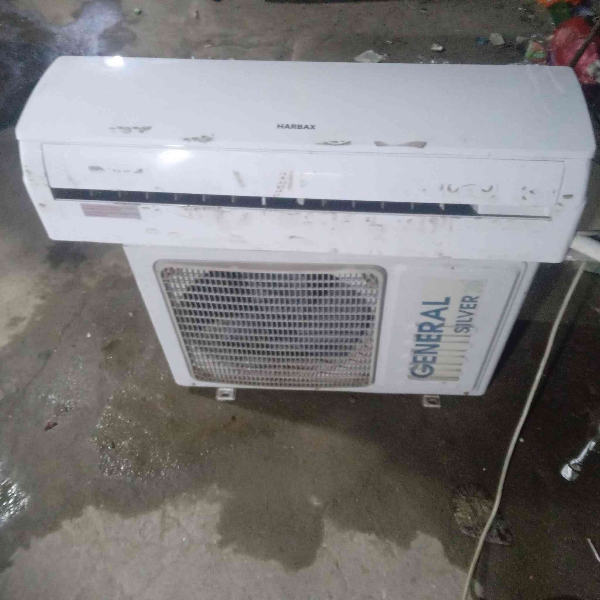 سلام عليكم سبلت البيع شغال طن ونص بي ليك فقط السعر 160 وبي مجال قليل العنوان البصرة الموفقية***********
