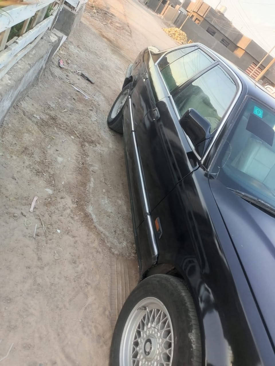 بي ام موديل 90
سياره جديده تخم تاير حداديه محرك جديد 
دبل أرباك  بجم عريض رقم بغداد سياره بيها فقط الكير ضعيف والباقي مكفول من كهربائيات وعضم صافي صبغه جديده 
سعرها 33وبيها مجال 
مكانها قضاء الخضر ***********
