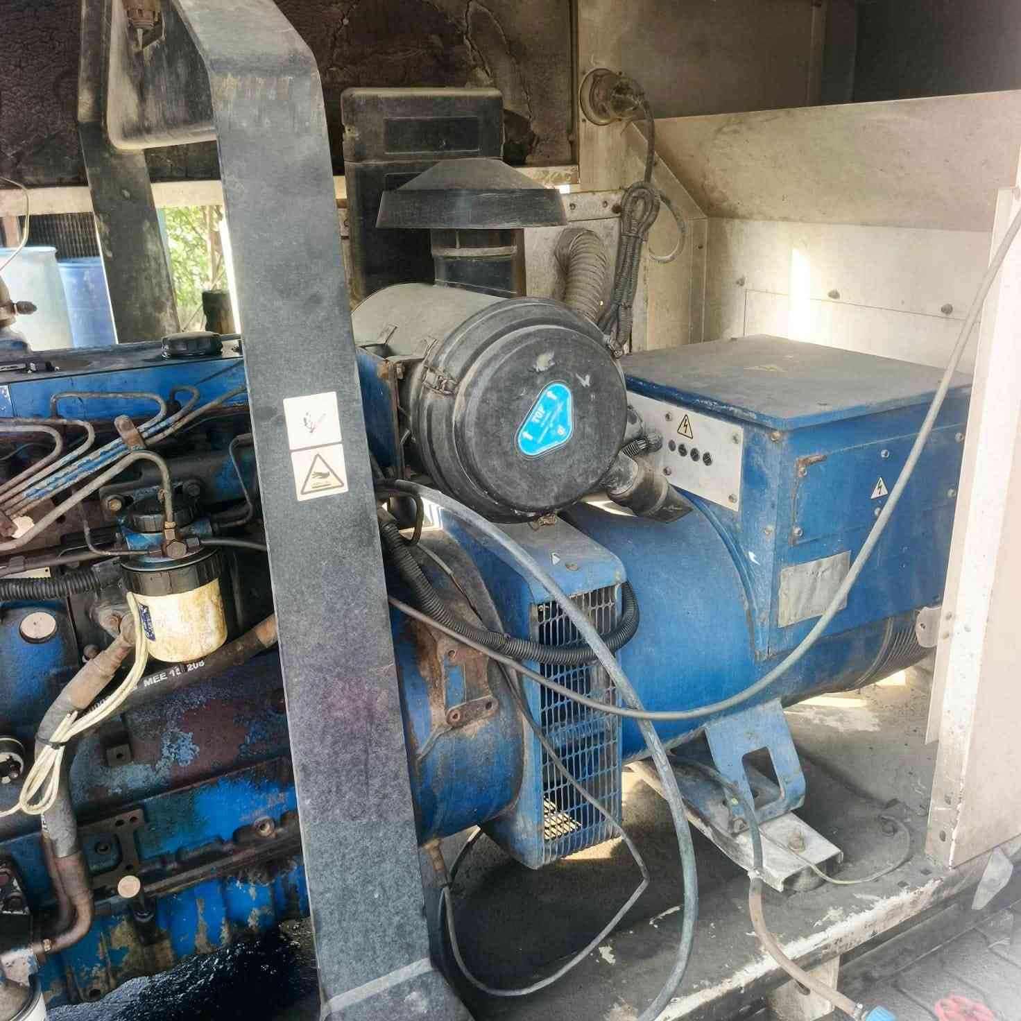 مولد بيركز 
150 kv
 بيها بخار قليل
البصره - شط العرب - الجزيره 
التواصل: ***********
