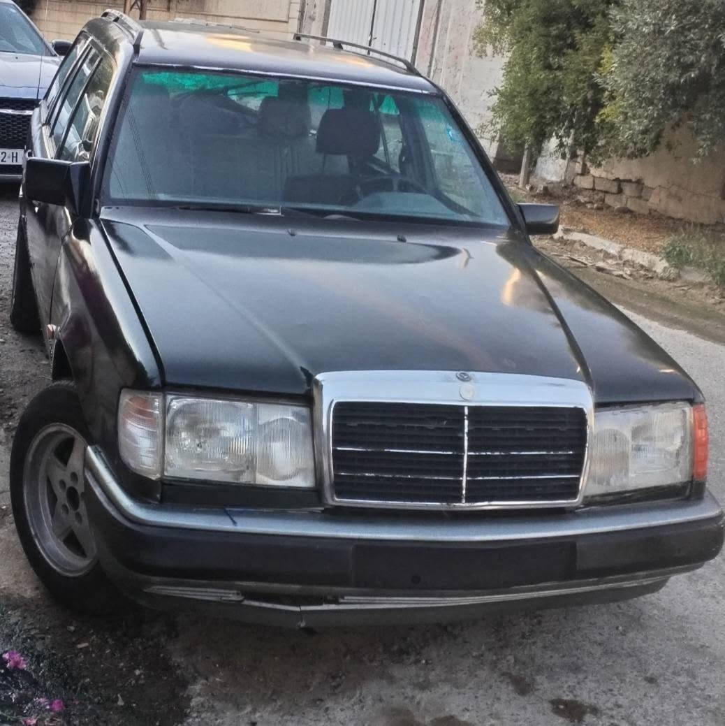 سيارة مارسيدس ستيشن موديل ١٩٩١ اللون اسود نفطي سنوية وارقام جديدة ومميزة (11633نينوى) بأسمنا  محرك وكير سوبر بطة حجم 3000. دوشمة جديدة اطارات جديدة شرط التحويل... السعر 25$....للاستعلام هاتف*********** اسيا...  او *********** كورك
