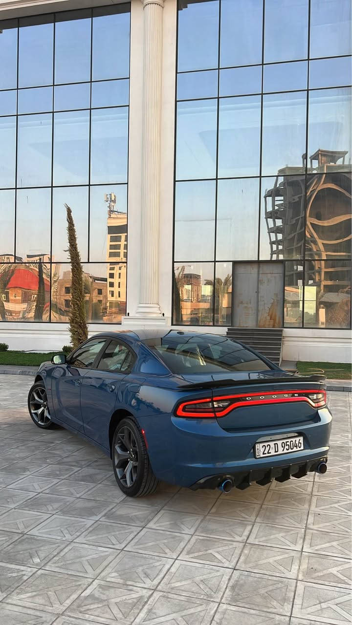 Dogge charger 2022 sxt 
Clean title 📦
*********** SXT 2022 🚘🔥
***********
للبیع مراوس
٥٨ الف ماشی

• مكينة 3.6L 
• گير أوتوماتيك 8 سرعات
• دفع خلفي RWD
• تشغيل بصمة + تشغيل عن بُعد
• شاشة وسطية مع Apple CarPlay وAndroid Auto
• كاميرا خلفية وحساسات
• مثبت سرعة
• تحكم بالمقود
• داخلية مرتبة ومريحة
• شكل رياضي وفخم، وأداء ممتاز بالشارع
• سيارة قوية، مريحة وقطعها متوفرة

📌 مناسبة للاستخدام اليومي والسفر، وشكلها الرياضي يخليها مميزة بالطريق.

للاستفسار عن السعر والتفاصيل، راسلني خاص 📩 أربيل, العراق
