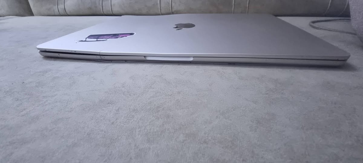 للبيع ماك بوك اير M2 the 15-inch MacBook Air with M2 chip (2023).
طافيه مفلشة مكسورة شاشتهة ابيعها فحم ع وضعها
السعر 150 الف
بغداد /مدينة الصدر/***********
