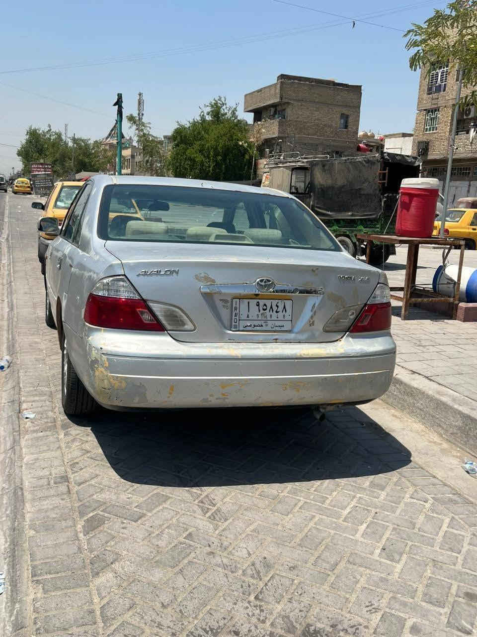 السلام عليكم افلون للبيع السعر 60 وبيها مجال للطيبين العنوان بغداد مدينه الصدر الاستفسار علئ هاذه رقم ***********
