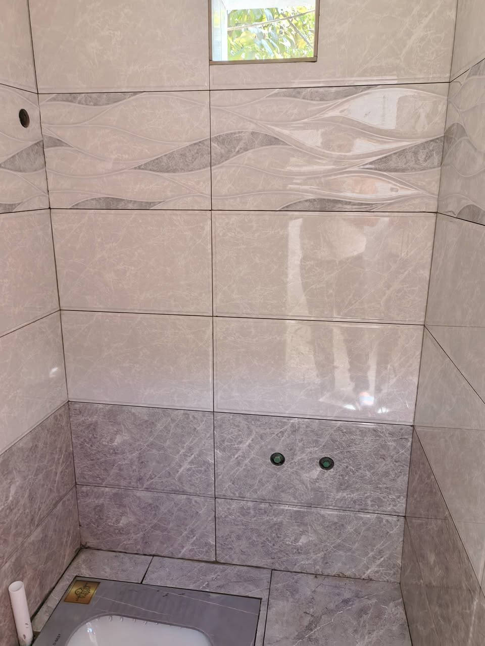 ✨ الأستاذ المبدع بالسيراميك، شغله يحچي عن نفسه 👌
دقة بالتركيب، نظافة بالشغل، وذوق بكل تفصيلة 🤍
ما شاء الله إبداع يستاهل كل المدح 🌟
أستاذ بمعنى الكلمة وفنان بشغله 👏 
خلي الجدارن تحجي عن ذوقك ✨
أناقة على الجدران ...وفخامة بكل تفصيل 🤍
التواصل ***********
***********
