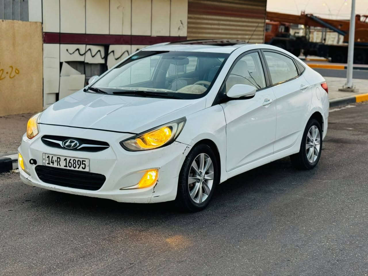 اكسنت 2015 خليجي مكفوله من الضربه والصبغ وتبديل فقط بارد وهلال مكينه 1600شرط ما مفتوحه  قطرتين كير ايتي المرغوب سنويه لل 29 باسمي تحويل ثاني يوم  رقم ألماني الجديد المواصفات فتحه اشاير بالمري تحكم ستيرن 5 ويل كب حتى السبير دواخل عسلي دوشمه مسويله و ارضيه جلد ب 300 الف مدوشم حتى الصندوك حداده نافضه 100% بس عندي الستيرن ثكيل وتبريد شغال لعب بي واحد غيرله غاز وكلب هوه حار  السعر 95   التواصل واتساب فقط ماعندي اتصال *********** مكان السياره الزبير
