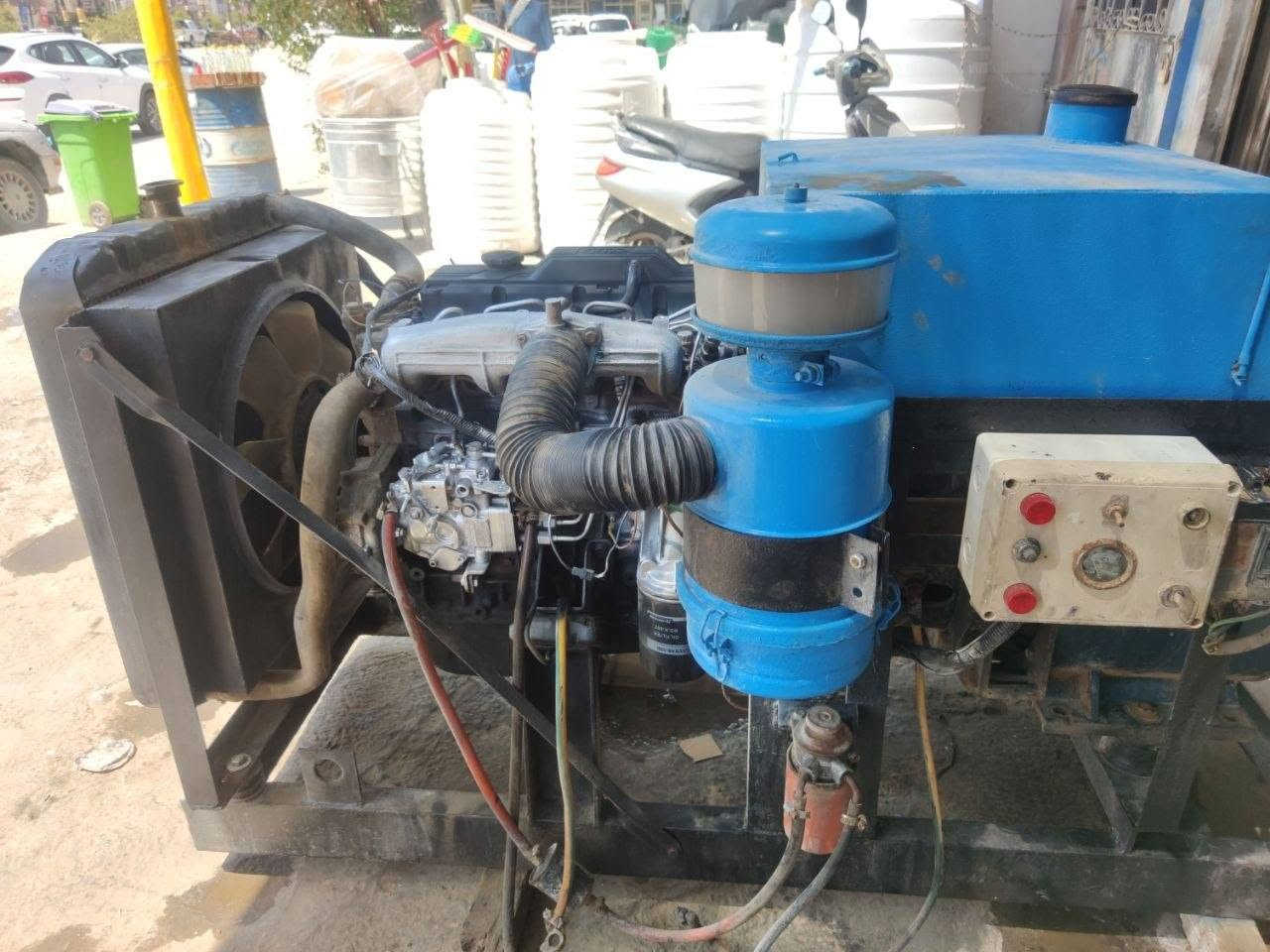السلام عليكم  مولده كيه 30KVA نظيفه جدا سعرها 15 ,ورقه  شغلها درجه اولى طبك كوبلن محرك 2701 مكانها بل حله قرب غرفة التجاره 
***********

