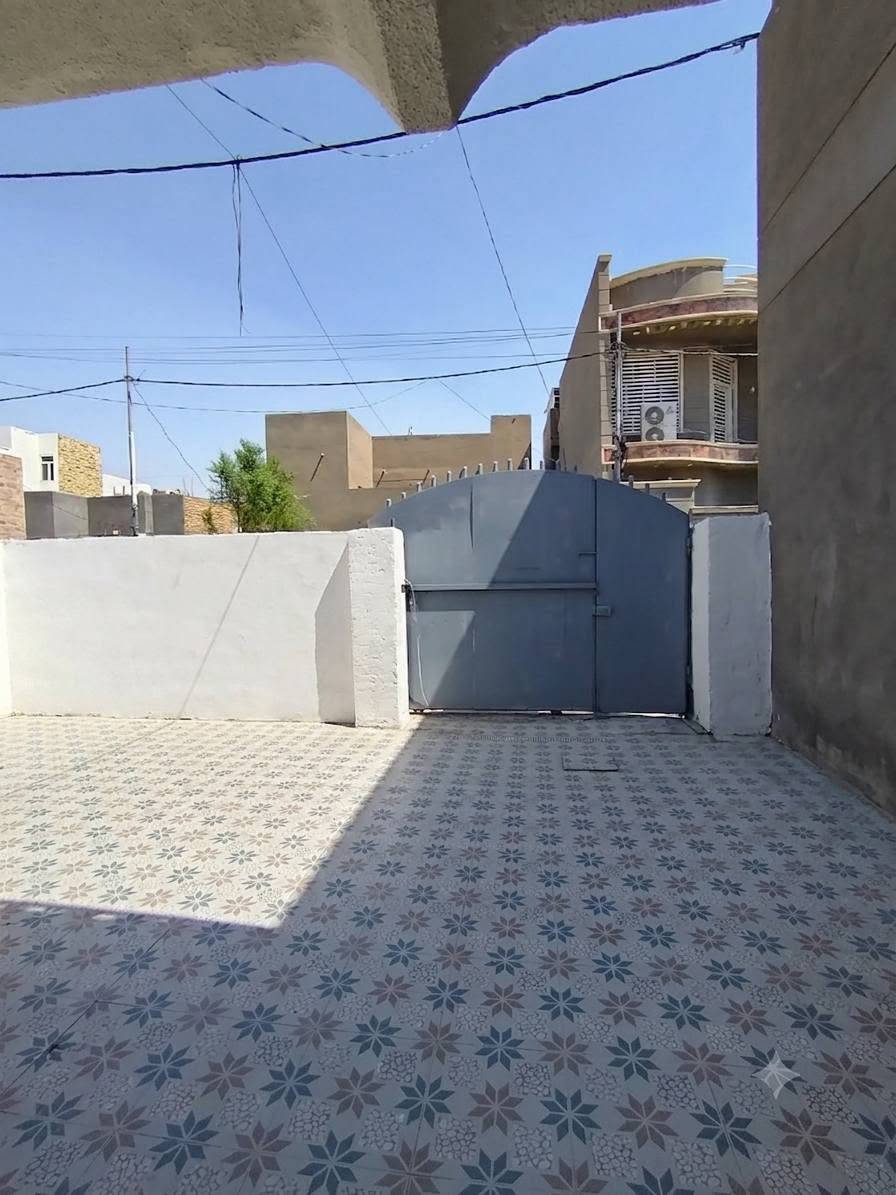 اعلان دار للبيع /​📍

⏰ سعر مناسب سارع اللحجز /🚩

🚩 السعر 220 بي مجال /💰 
 
​🏡 دار للبيع - طابو صرف (ملك صرف) 🏡
​الموقع والمميزات الجغرافية:
​📍 العنوان: نهاية شارع أسواق طيبة.
​🏢 العلامات الدالة: خلف جامع الرحمن، بالقرب من مدرسة العبير (موقع مميز وقريب من الخدمات).
​المساحة والبناء:
​📐 المساحة الكلية: 250 متر مربع.
​📏 الأبعاد: الواجهة 12.5 متر | النزال 20 متر.
​🏗️ نوع البناء: طابقين (كونكريت مسلح).
​🔹 تفاصيل الطابق الأول:
​🚗 كراج سيارة كبير جداً.
​🛋️ غرفة استقبال واسعة + صالة داخلية كبيرة.
​🛏️ غرف نوم عدد (2) بمساحات كبيرة.
​🚽 مجموعات صحية (داخلية وخارجية).
​🔹 تفاصيل الطابق الثاني:
​🛋️ صالة واسعة.
​🛏️ غرف نوم عدد (2) بمساحات كبيرة.
​🚿 جناح (سويت) متكامل مع الصحيات.
​📞 للمراجعة والاستفسار:
​📱 الاتصال المباشر أو واتساب:
 ***********  👉 📞 
***********  👉 📞

🚩 المكتب المسؤول: مكتب قصر الباشا للعقارات.
📍 عنوان المكتب: شارع أسواق طيبة - مجاور أسواق دجلة.
