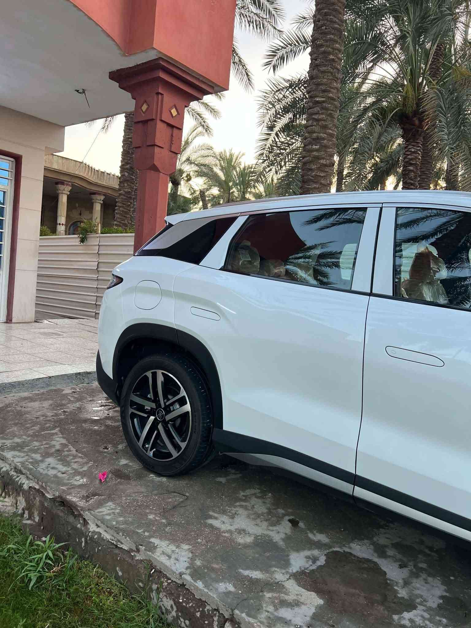 بي وايدي البيع نص فول صندوك كهرباي بطاريه 120 سيارة نضيفه تبريد قطعتين السعر خاص ***********

نص مكتوب في الصور:
- لايثين
- الاشين