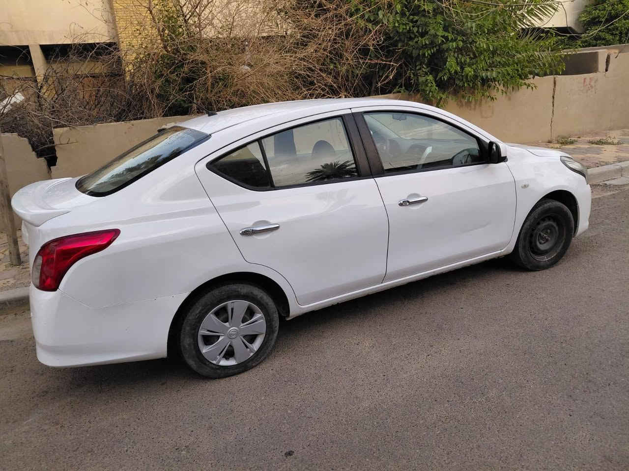 نيسان سني 2019 بيها طخات بسيطة بالبدي
ما معدله ولا بيها بارد على وضعها
تبريد خير من الله 
للبيع ب88 ورقة مجال بسيط جدا 
مكاني بغداد الحرية الدولعي
رقم هاتف ***********
