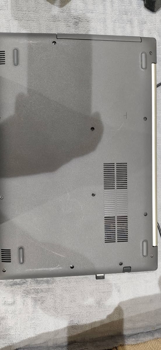 لابتوب lenovo corei7
جيل ثامن
هارد512 ورام 8
بيهة كارت شاشة 
سعر 400 الف 
عنوان بغداد 
اتصال او واتساب
***********
