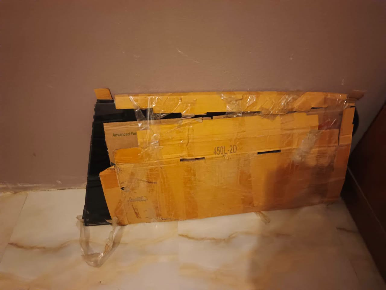سلام عليكم جام جانبي خلفي سينا كاملات هنه ولقفل ملاتهن  عدد4 ثنين سود مضلل بلادي وثنين ابيض عادي  يصير، بيهن الحساس مال راديون سعر 50 الف الزوج وتوصيل موجود  اي مكان  للتصال ***********
