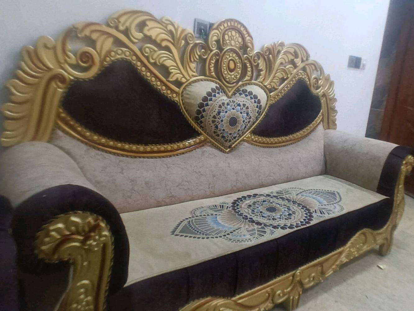 تخم ملكي 10مقاعد نضيف كولش استخدام قليل السعر 700وبي مجال المكان بغداد 
للتواصل ***********