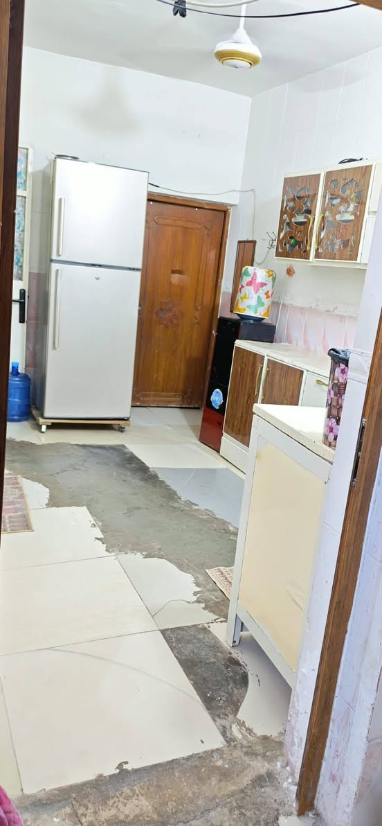 🏠 للبيع دار سكنية طابو زراعي سند 25
📐 المساحة: 100 متر
📏 الواجهة: 5 متر
📏 النزال: 20 متر

🛏️ تتكون من 3غرف نوم
🚿 غرفة نوم واحدة سويت
🏡 دار مرتبة ومناسبة للسكن العائلي

📍 الموقع: بغداد، الشعب، نهاية الفورتات، قرب جامع سيد المرسلين
💰 السعر: 155 وبي مجال
📞 للاستفسار والتفاصيل: ***********
