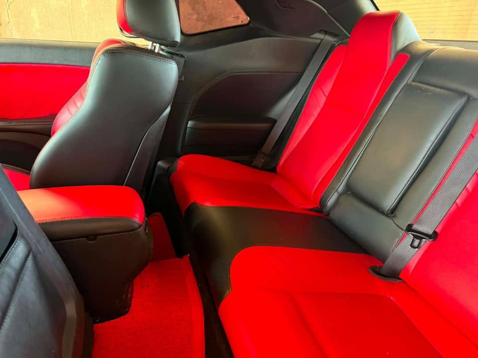 السعر 170$ وبيها مجال 
للبيع فقط بدون مراوس 
جالنجر GT موديل 2021 🔥
لون أحمر مميز 🍅 
سيارة رياضية بكل معنى الكلمة، نظيفة وجاهزة بدون أي مصاريف نهائياً.

🚘 المواصفات والتفاصيل:
✅ جالنجر GT موديل 2021
✅ ماشية فقط 72 ألف ميل
✅ رقم سليمانية سنوية باسمي
✅ التحويل بنفس اليوم بدون تأخير
✅ داخل لونين لون أحمر وأسود 🔴⚫
✅ شفتات على الدركسون للتبديل الرياضي
تشغيل عن بعد 

🛠️ الحالة:
السيارة حادثها بسيط، فقط قطعة وحدة صبغ
شويه من بداية الشاصي متعدل 
بيها حالوب بالقمارة 10 خفيف 
❌ بدون لغود 
السيارة نظيفة جداً وما تحتاج تصرف عليها ربع دينار.

🎵 الإضافات المركبة عليها:
⭐ شاشة كار بلاي أصلية  600$
⭐ مضخم صوت + سماعات فول 300$

⚠️ ملاحظة:
عليها غرامة بقيمة 450 ألف وتنزل من سعر السيارة.

للاستفسار اتصل ‭***********
المكان ديالى بعقوبة
