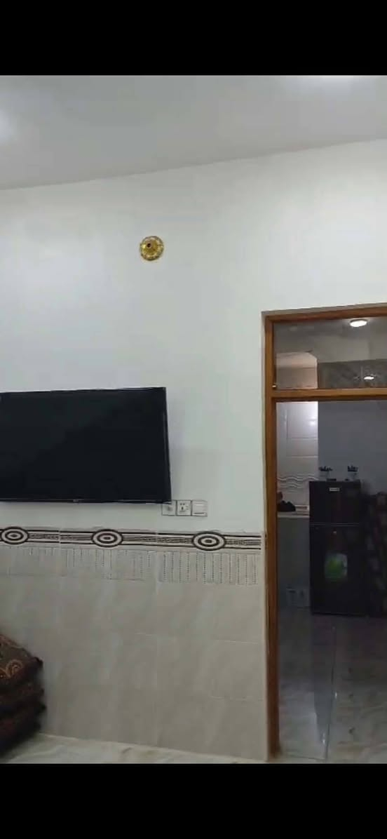 بيت يجار مجمع بيتي2 مساحته 100
متر سعر يجار 250كل شهر بشهر 
لاستفسار ***********
