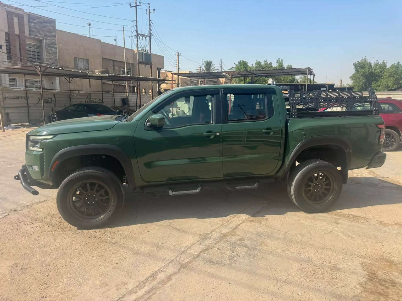 للبيع – Nissan Frontier PRO-4X موديل 2023 🇺🇸🔥

📍 رقم بغداد رقم مميز 

💰 السعر: 23,000 دولار (قابل للتفاوض بالحدود المعقولة)

أعلى فئة PRO-4X بمحرك 3.8 لتر V6 (6 سلندر) بقوة 310 حصان مع جير أوتوماتيك 9 سرعات ودبل ثقيل (4×4). 

مواصفات السيارة والإضافات:
✅ وارد أمريكي.
✅ الضرر السابق كان في الباب الخلفي والصندوق الخلفي فقط، وتم تبديل القطع بقطع كاملة. اصليه 
✅ مركب عليها كت ترفيع احترافي كامل (صدر) يرفع السيارة تقريبًا شبر عن ارتفاع الوكالة. مع العلم الصدر القديم موجود اذا تحب ترجعه على البلادي 
✅ مساعدات وقطع ترفيع كاملة.
✅ درع أمامي (Bull Bar).
✅ قفص خلفي خاص للتخييم وحمل المعدات (Bed Rack).
✅ شكل هجومي ومميز، جاهزة للبر والرحلات والتخييم.

السيارة قوية جدًا، وثباتها ممتاز، وتعتبر من أفضل فئات الـ Frontier PRO-4X لعشاق الطرق الوعرة والاستخدام اليومي.

📍 الموقع: بغداد حي الاعلام 
📞 للاستفسار والمعاينة: على الخاص أو الاتصال ***********
