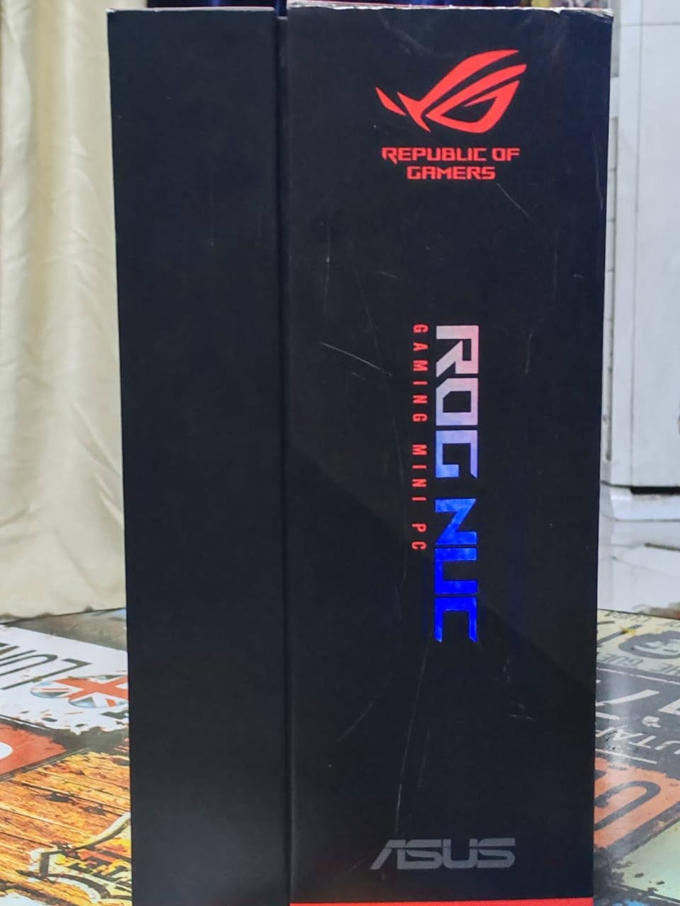 السلام عليكم من رخصه الادمن المحترم يتوفر مني كيمنك للبيع نوع ASUS NUC مستورد خاص  غير مستخدم لا يوجد في السوق العراقي مواصفاته مرفقه بصور الجهاز بدون شاحنه والشاحنه متوفره بالسوق العراقي للتوصل ***********
