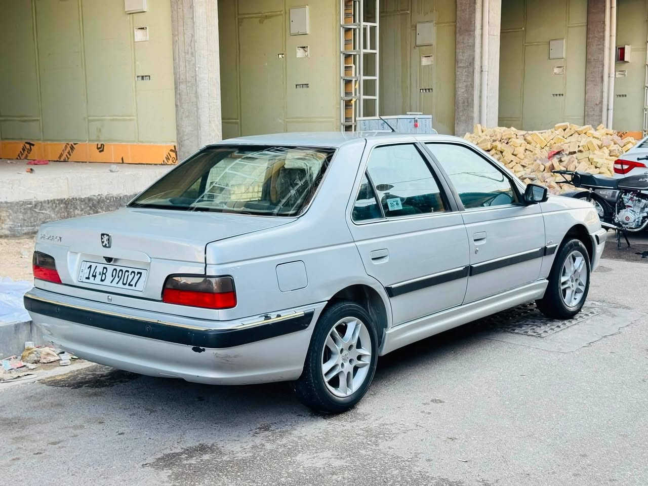 سلام عليكم بيجو موديل 23سياره حره رقم نكليزي تحويل ثاني يوم سياره جاهزه للخير تبريد حداده تخم تاير حساسات كامره خلفيه شاشه جبيره ضررها باب مبدل والهلال الخلفي صبغ  مكان السياره ناصريه مركز للاستفسار السعر 70 / ***********
