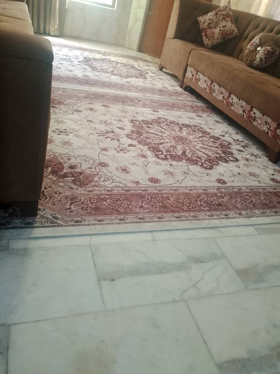 السلام عليكم اغراض للبيع كل من وسعره مكاني كربلاء اغراض نظيفات
