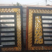 باب سلايت للبيع ارتفاع مترين عرض ٣ متر  السعر 400 وبي مجال  سجه موجوده...