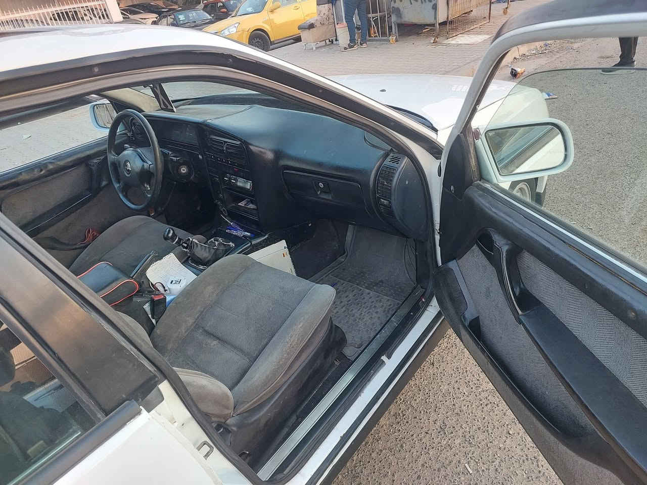 اوبل اوميكا موديل 93 محرك 20 
سنويه مشروع وطنيه بسمي دفتر بانزين بيها
سياره على وضع شركه بدون صبغ بدون تعمير بلادي
بس بيها بدنه امبدل اوربي
سعرها 45 بيها مجال 
اي استفسار  *********** كركوك, العراق
