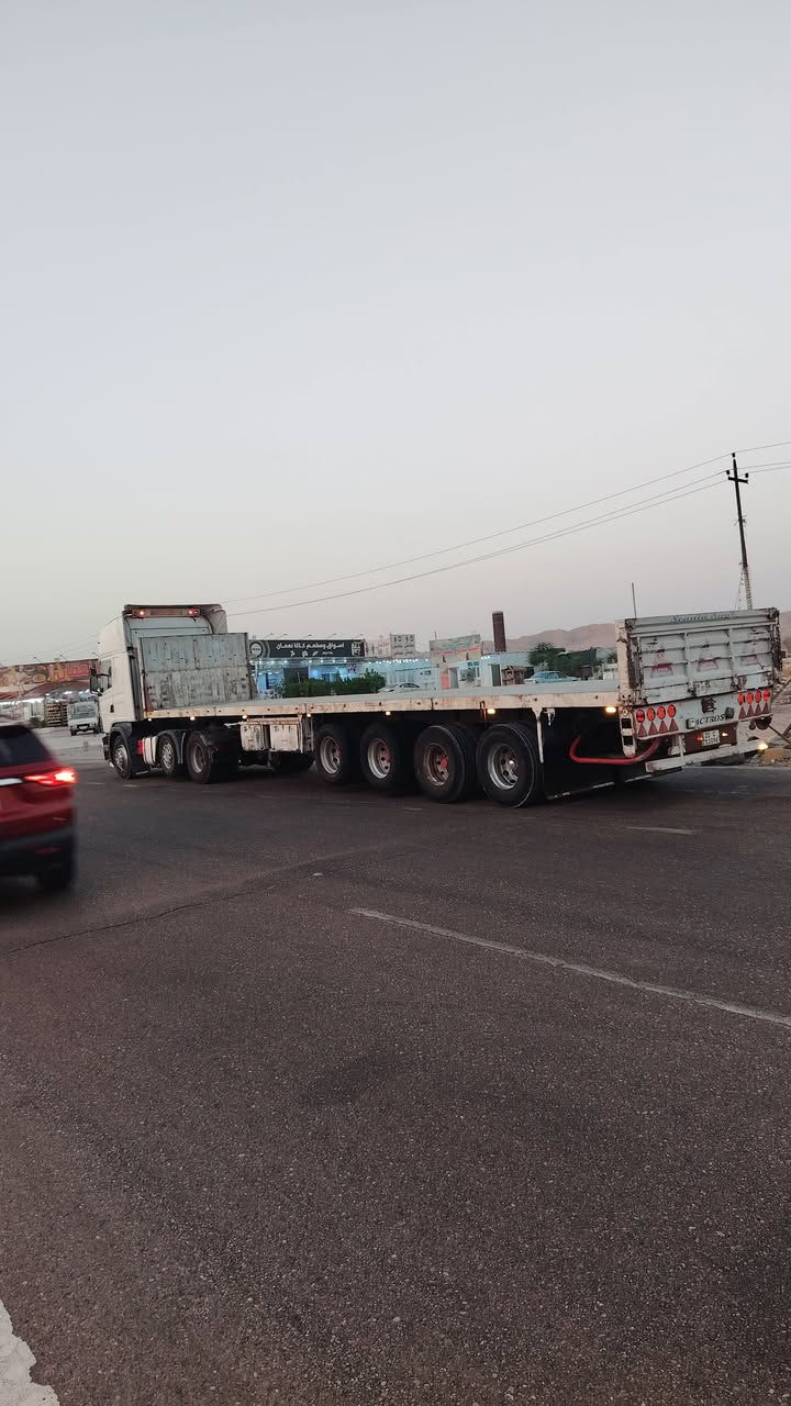سلام عليكم سكانيه للبيع موديل2001 اربع محاور سنويه 2030
سنكل امامي 
رتايدر تبريد
السعر 280 وبيه مجال
الاتواصل علـّۓ  الرقم 
***********
المكان: صلاح الدين طوز خرماتو
