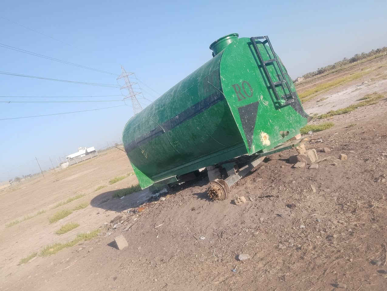 السلام عليكم مقطوره للبيع بيها غير بس بطوله بدله والدينجير مقطوره كلش حلوه شاص ومقفول مق مقطوره للبيع بدون تواير سعر 800 بيها مجال سكني حله ابو غرق بال الطاقه الكهربائي الرقم ***********
