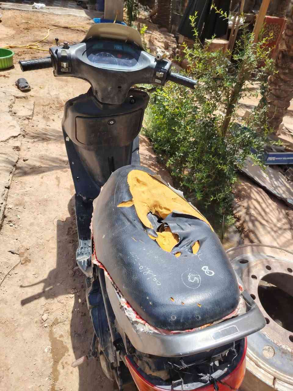 للبيع – فراشة كوم حديد
نكلبت وريد بيعه 
، بيها مكينة توني مسويها بـ ٧٥، الدراجة تحتاج شغل وترتيب، والبيع على وضعها مكان ابو صخير . ***********
