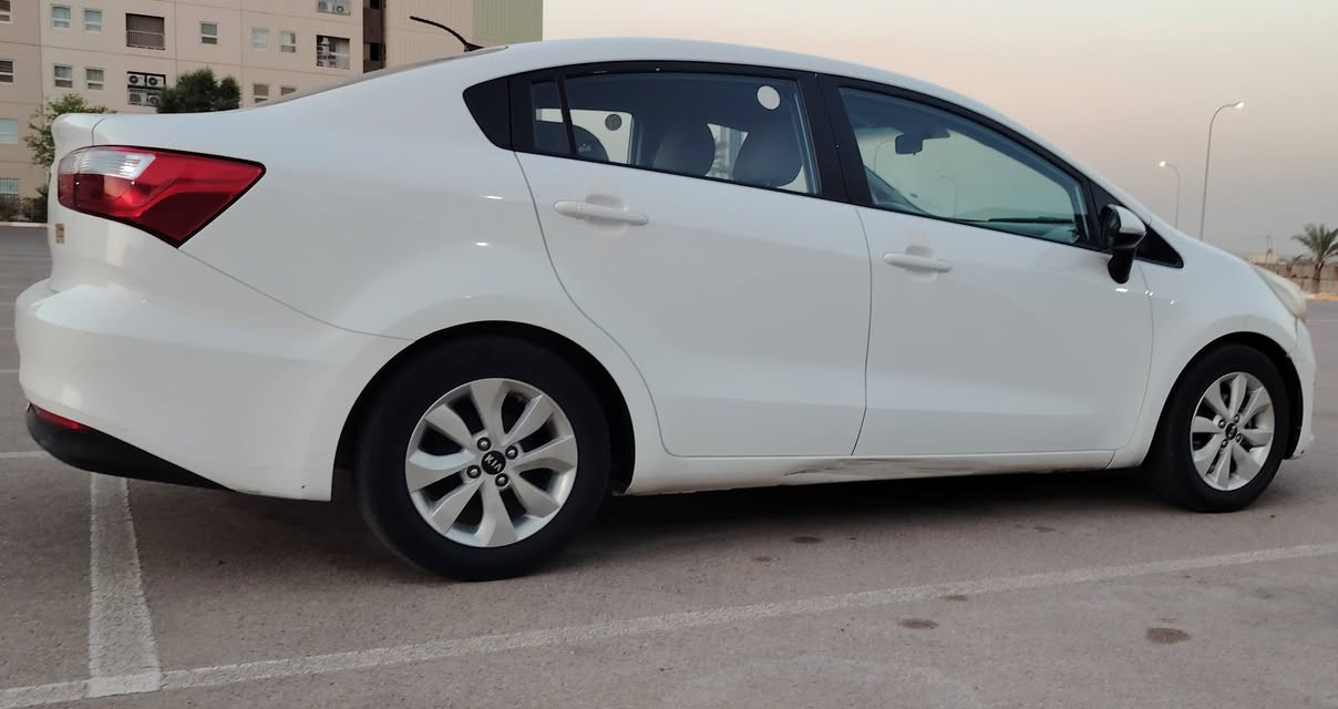 كيا ريو خليجي للبيع - بحالة جيده 🚗
الموديل: 2016 رقم بغداد 
المسافة المقطوعة: 125,500 كم فقط
اللون: أبيض
الموقع: بغداد
المواصفات والميزات:
محرك اقتصادي ونشط جداً.
نضام ايكو
تحكم ستيرن (عجلة القيادة).
مرايا جانبية كهربائية.
تكييف هواء (تبريد وتدفئة) 
دواخل السيارة نظيفة جداً وبحالة الوكالة.
السبير مانازل سيارة كلش حلوه ومرتبه السعر 8900 $ وبيها مجال بسيط 
للتواصل والاستفسار:
📞 ***********
