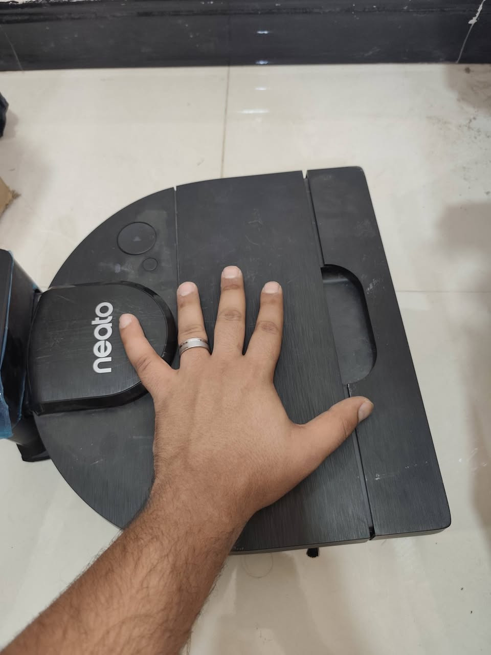 مكنسة روبوت • Neato • مستعملة ٦٠٪