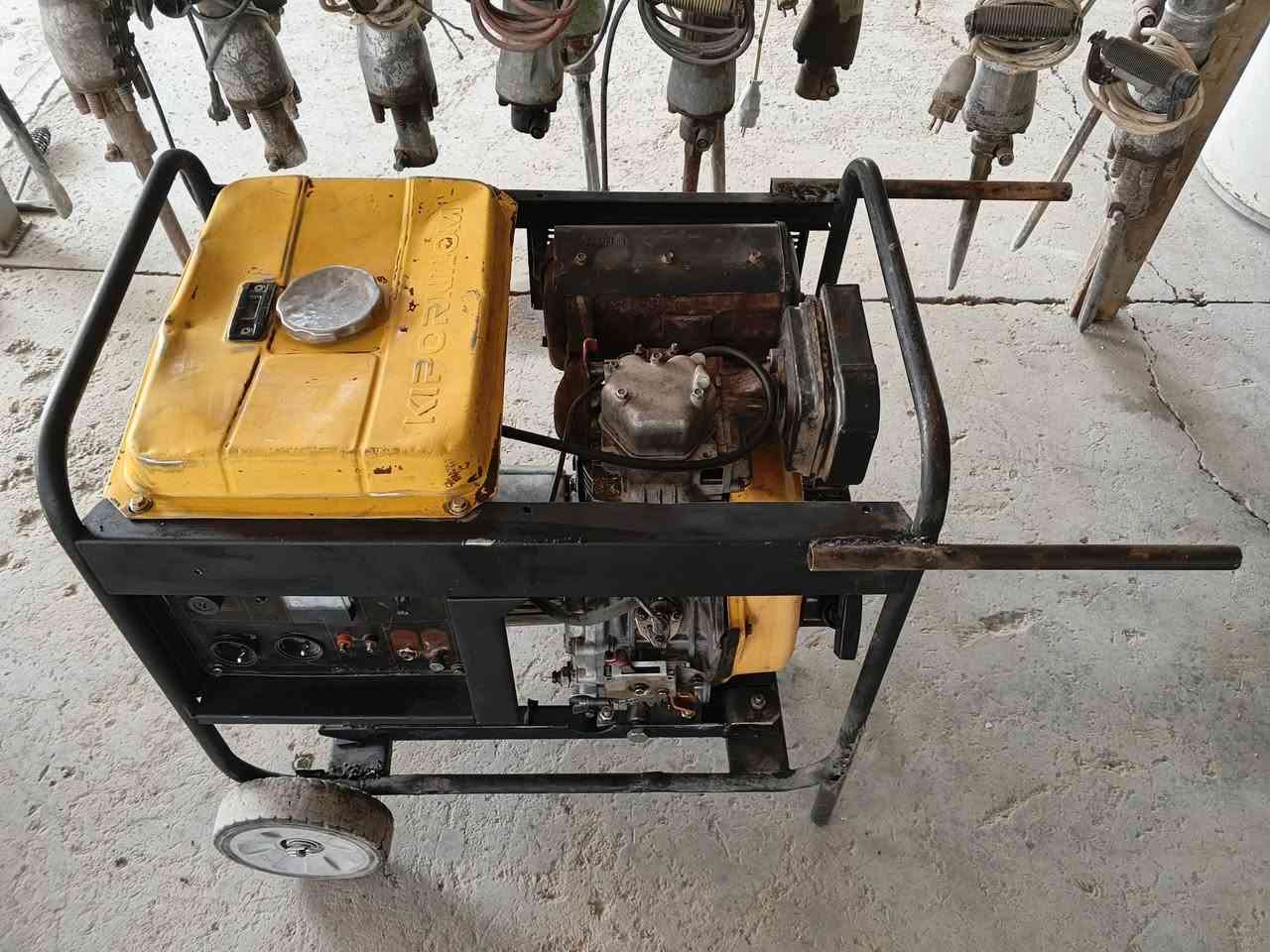 للبيع: مولدة كاما (KAMA) 5 كي في - 20 أمبير بحالة ممتازة 🔥
لأصحاب النصيب.. مولدة كاما الغنية عن التعريف، جبارة وعملية، للبيع بمواصفات ممتازة ونظافة عالية:
​⚡ القدرة الكلية: 5 كي في (تجهز 20 أمبير مستقرة وكاملة).
​✨ النظافة: 85% بحالة شبه جديدة ومحافظ عليها جداً.
​🛠️ الحالة الميكانيكية: درجة أولى (شغالة وجاهزة، صافية 100%، لا نقص محرك، ولا دخان). شغل وتوكل على الله!
​💰 السعر: 450 ألف دينار.
​📍 الموقع: بغداد - التاجي.
​📞 للتواصل والاتصال المباشر: ***********
