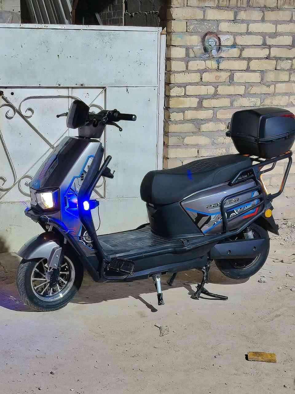 صارلي شهرين من ماخذه
نظافة 95٪
اخذت ب ١١٠٠
شاشة ديجيتال 
 تشغيل كارت NFC
انارة فول زنون
بيها قفص حماية
 صندوق خلفي
جاهزة مابيها اي نقص
- فقط اشحن واطلع

السعر: [١٠٠٠.٠٠٠]مليون بيه مجال بسيط
المكان: الزعفرانيه 
للاستفسار***********

#دراجة_كهربائية #سكوتر #للبيع
