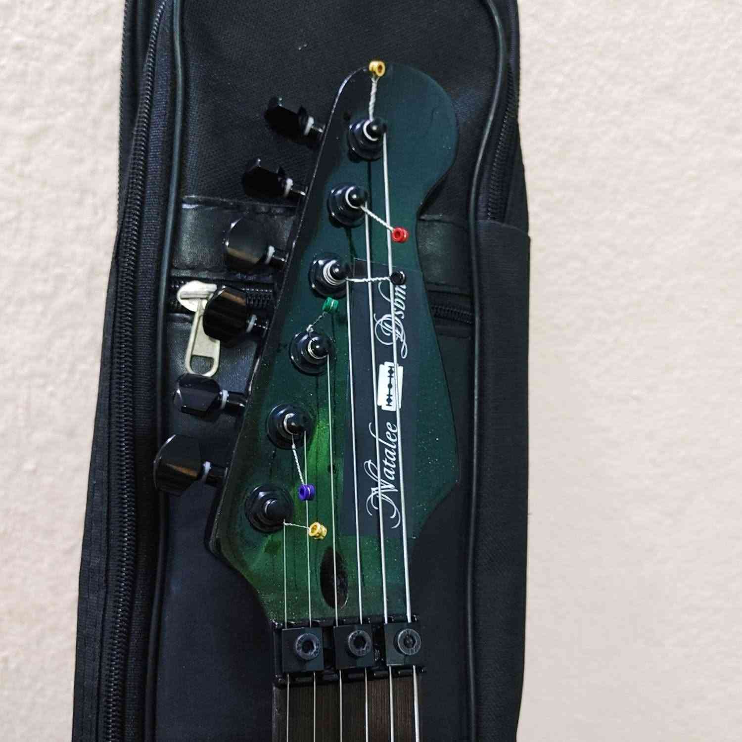 للبيع تواصل وتساب ***********
- Super Stratocaster
- Body Poplar (Heavy)
- Maple Neck
- Rosewood Fingerboard
- Floyd Rose
- Bridge & Neck Pickups Humbucker Active Full Size 
- Pot Volume 500k
- Kill Switch
- Locking Tuners
- Locking Straps Button
- Finish Demon Black

