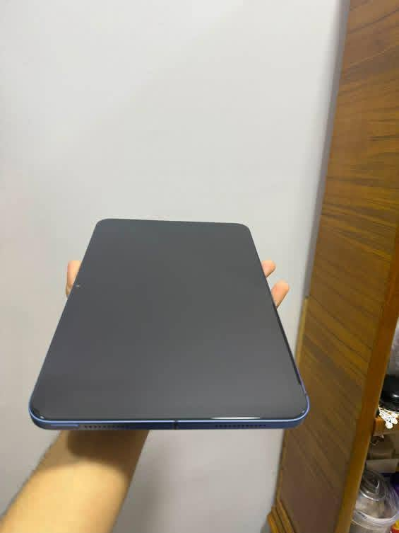 آيباد G-Tab 11 جديد بالباكيت (كامل الملحقات) للبيع
الجهاز جديد تماماً غير مستخدم (بالتغليف الأصلي) ويجي وياه فول بكج ملحقات.
أهم المواصفات:
• الشاشة: 11 بوصة كبيرة وواضحة جداً للدراسة والمشاهدة.
• المعالج: MTK G80 Octa-Core (ثماني النواة) أداء سريع وسلس.
• الذاكرة والتخزين: 128GB تخزين داخلي + ذاكرة عشوائية (RAM) واسعة.
• الضمان: يحتوي على ضمان صيانة واستبدال (ZMC Care).
الملحقات المرفقة داخل العلبة:
• كيبورد أصلي 
• كفر للأيباد
• لزگه شاشة  
• الشاحن والأغراض الكاملة
الحالة: جديد بالكامل لم يفتح
السعر المطلوب: [140] ألف دينار للإستفسار ***********
