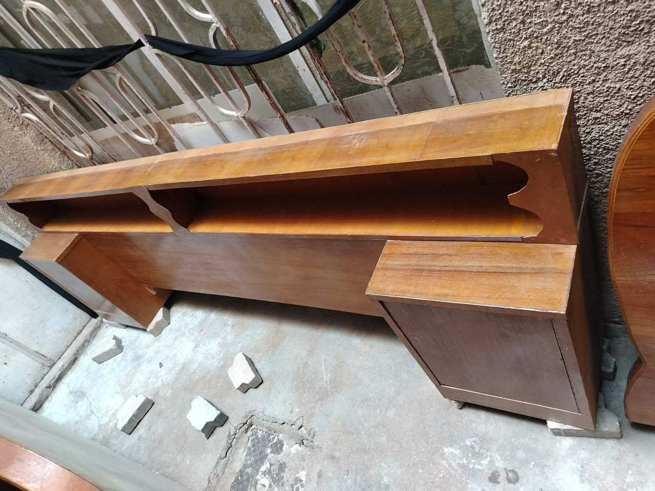 سلام عليكم غرفه للبيع مستعجل عليهه 
 الغرفه كامله مع ملحقاتها كما موضحه بالصور للمراسله واتساب *********** السعر 700وبيهه مجال للشراي
