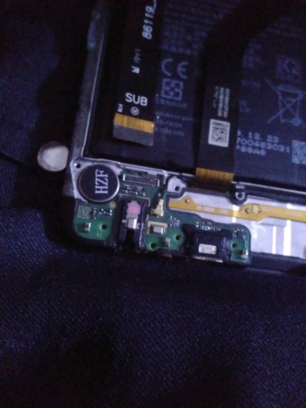 لسلام عليكم عندي جهازين samsung a20s و جهاز HUAWEI السامسونك بيه كسر من جوة الشاشة وبي هاي القطعة المكسورة من داخل الجهاز وتتصلح ب5الاف دينار والجهاز الثاني إلى هو هواوي بيه هم كسر بل شاشة من فوك وكل هاذ وبسعر 7٠الف وبي مجال✨