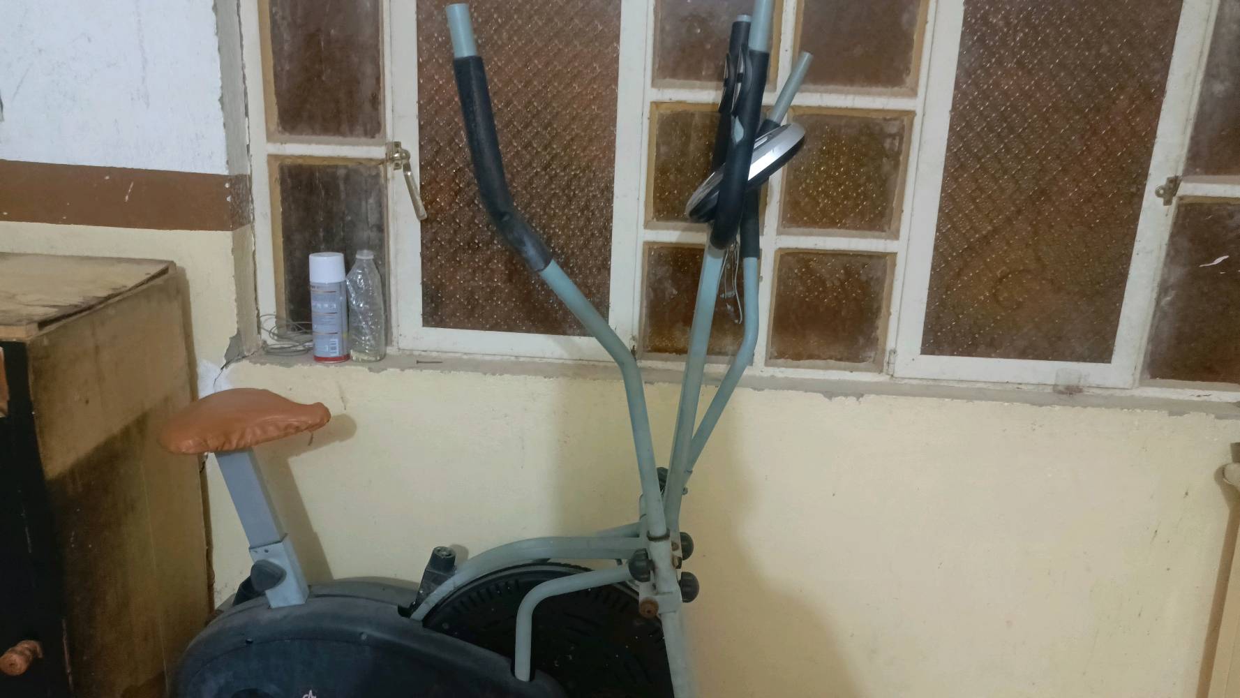جهاز  الاوبيتكال  نضيف وما بي شي مجرد قاعده الرجل وحده مابيه ووحده موجوده  السعر 40 وبي مجال للتوصيل  موقعنا المهندسين