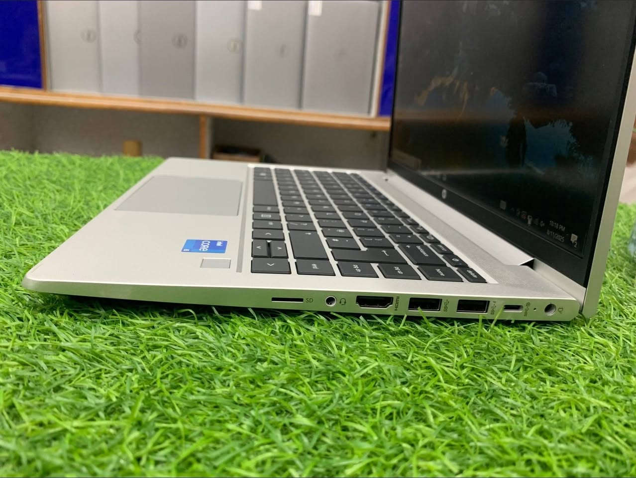 🔥 لابتوب HP ProBook 440 G8 🔥

💻 أداء عملي وأناقة تناسب كل استخدام!

🔹 المعالج: Core i5 الجيل الحادي عشر – i5-1135G7
🔹 الرام: 8GB DDR4 قابل للزيادة
🔹 التخزين: 256GB SSD NVMe قابل للزيادة
🔹 الشاشة: 14 إنش
🔹 كرت الشاشة: Intel Iris Xe Graphics
🔹 النظافة: 100%
🔹 يأتي بكارتون

🎁 الهدايا:
✔️ حقيبة لابتوب
✔️ ماوس
✔️ Mouse Pad
✔️ الشاحن الأصلي
✔️ تغليف احترافي داخل كارتون

🎯 مناسب جداً للطلاب، الدوام المكتبي، البرمجة، الدراسة، المحاسبة والاستخدام اليومي.

🚚 التوصيل متوفر إلى جميع المحافظات
📍 بغداد – الأمين الثانية

🛡️ فحص كامل للجهاز قبل الإرسال، وفحص قبل الدفع والاستلام.
📞 تواصل واتساب : ***********
