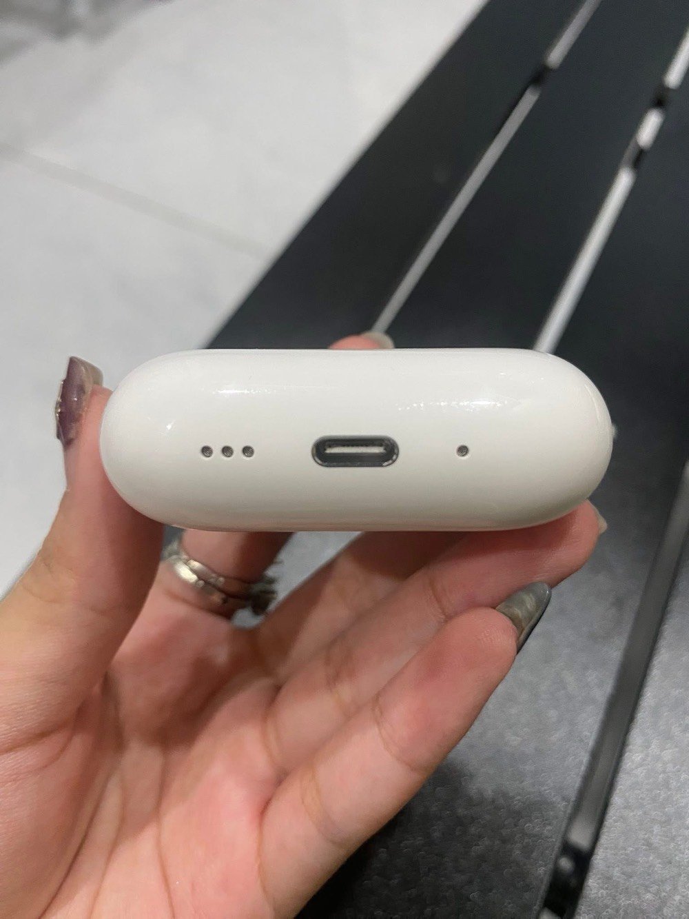 Air pods 3 pro 
الجيل سابع 
احدث اصدار 
باله أمريكي اصلي 
يدعم عزل صوت 
يدعم تحديد موقع 
يدعم خاصية ترجمة 
يدعم قياس نبضات قلب 
الفحص امام مندوب وقبل دفع 
السعر فقط 30 الف 
الملحقات 
كيبل شحن كتان قطني الأصلي 
حافظة هدية