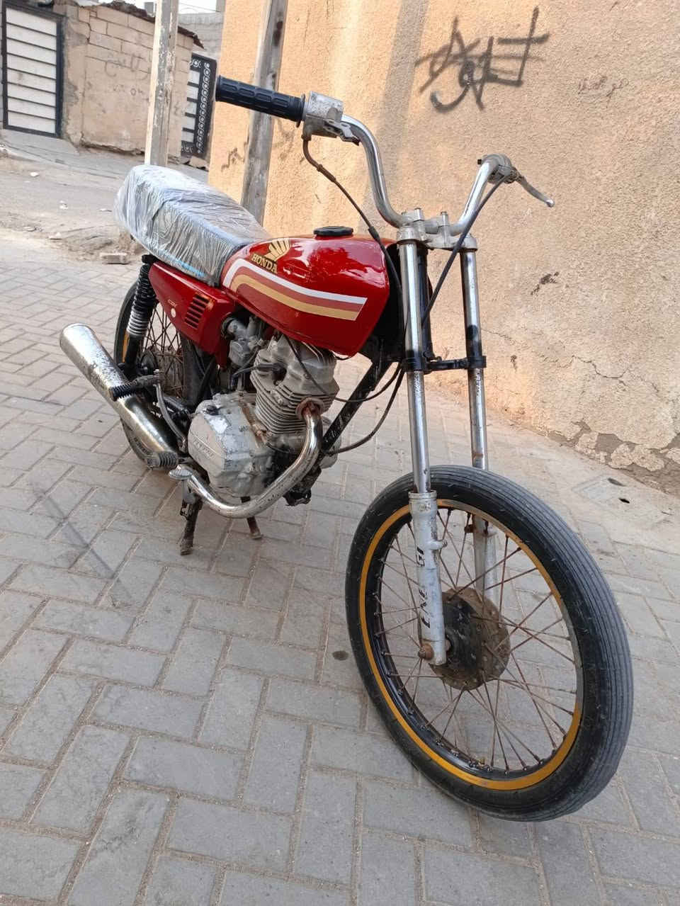 سلام عليكم دراجه للبيع دراجه نضيفه موقعي حيانيه  سعر 300 وبيه مجال ستفسار ***********
