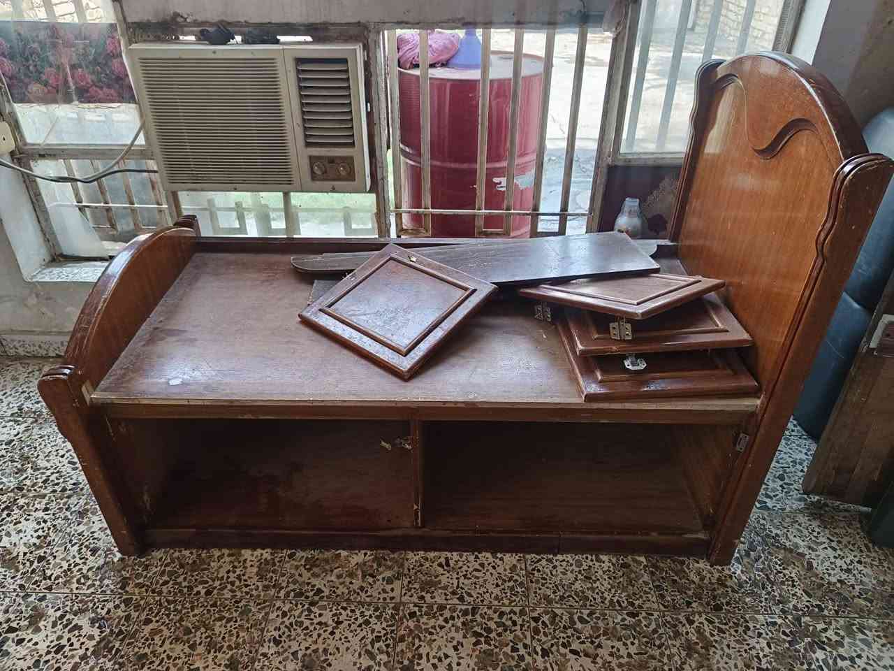 جرباية تزكام ثقيل بيهة خانات ثنين للبيع شغل يدوي للبيع تكفي لحد 9سنوات كاملة وغراضة مثل ما موضح وخشبة مال جرباية قياس90×190للتواصل واتساب ***********
