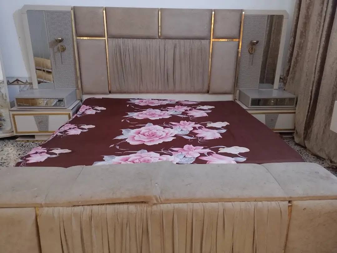 السلام عليكم غرفه تركيه 12 قطعه نظيفه للبيع سعر 650 وبيها مجال قليل عنوان بغداد الحسينيه الراشديه ***********
