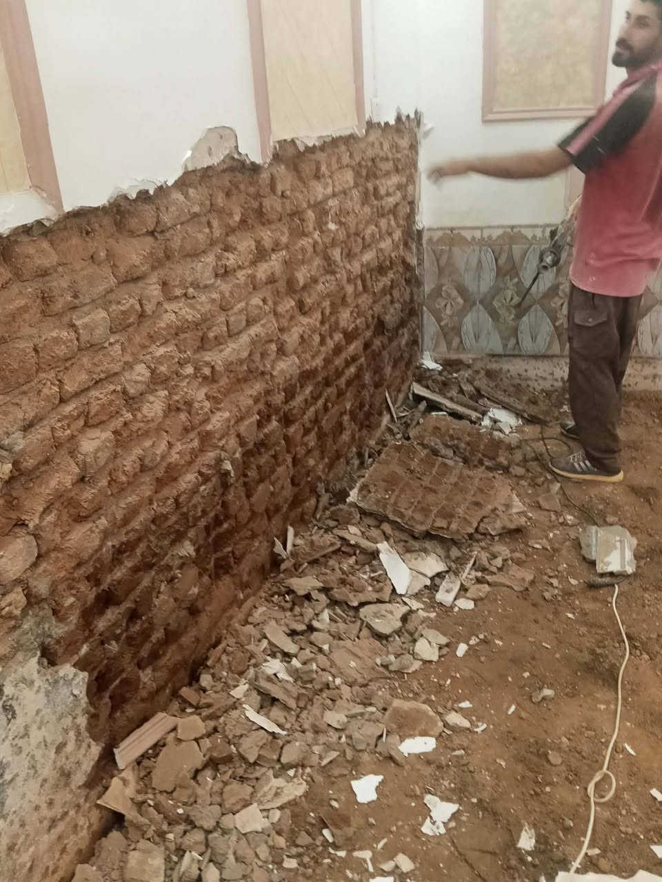 ترميم وبناء • ديكور داخلي وخارجي • سباكة وكهرباء