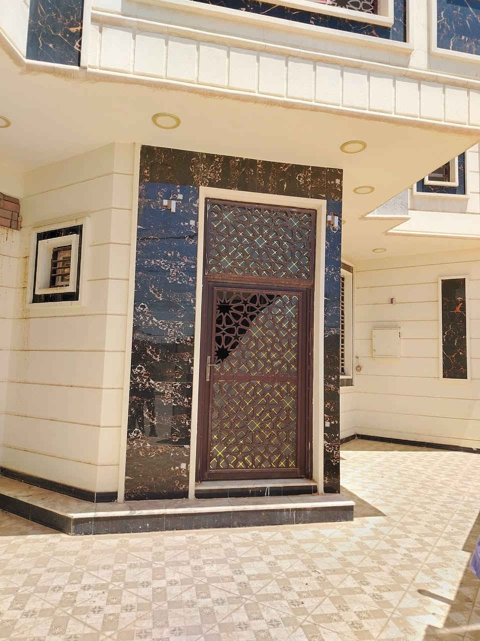 اعلان دار للبيع /🚩 

دار للبيع طابو صرف المساحة 200 متر طابقين

العنوان المحافظة الديوانية / 🚩🏛️ 

حي الجامعة بالمربع الاول قرب مركز الصحي /
 بناء كونكريت مسلح بناء حديث طابقين /

الواجهة 10 النزال 20 /↔️ 

الطابق الأول /↔️ 

 كراج سياره كبير
واستقبال كبيره 
صاله مطبخ ♨️ 
غرفه نوم عدد 2 /
مجمع صحيات داخليه وخارجيه /🛁 

الطابق الثاني /

صاله غرفه نوم عدد 3 مع سويت صحيات /
الأرضية مرمر /✨ 
منضومة كامرات مراقبه /
منضومة سبالت /❄️ 
منضومة نترنيت /💻 
الأرضية مرمر /✨ 

مراجعة مكتب قصر الباشا للعقار/🚩 

العنوان المكتب شارع أسواق طيبه/🚩 
مجاور أسواق دجله /🌠

مكتب احمد الشمري للأستثمار وتطوير /🏗️ 
 العقاري 🛂

⏰ الاشتراك متابعه 🚩 الصفحه /👉 
🛑 تجدون أكثر العروض /👌

الاتصال على الرقام التاليه /☎️ 

( *********** )  👉 📞

( *********** )  👉 📞 
-----------------------------------------------------------
