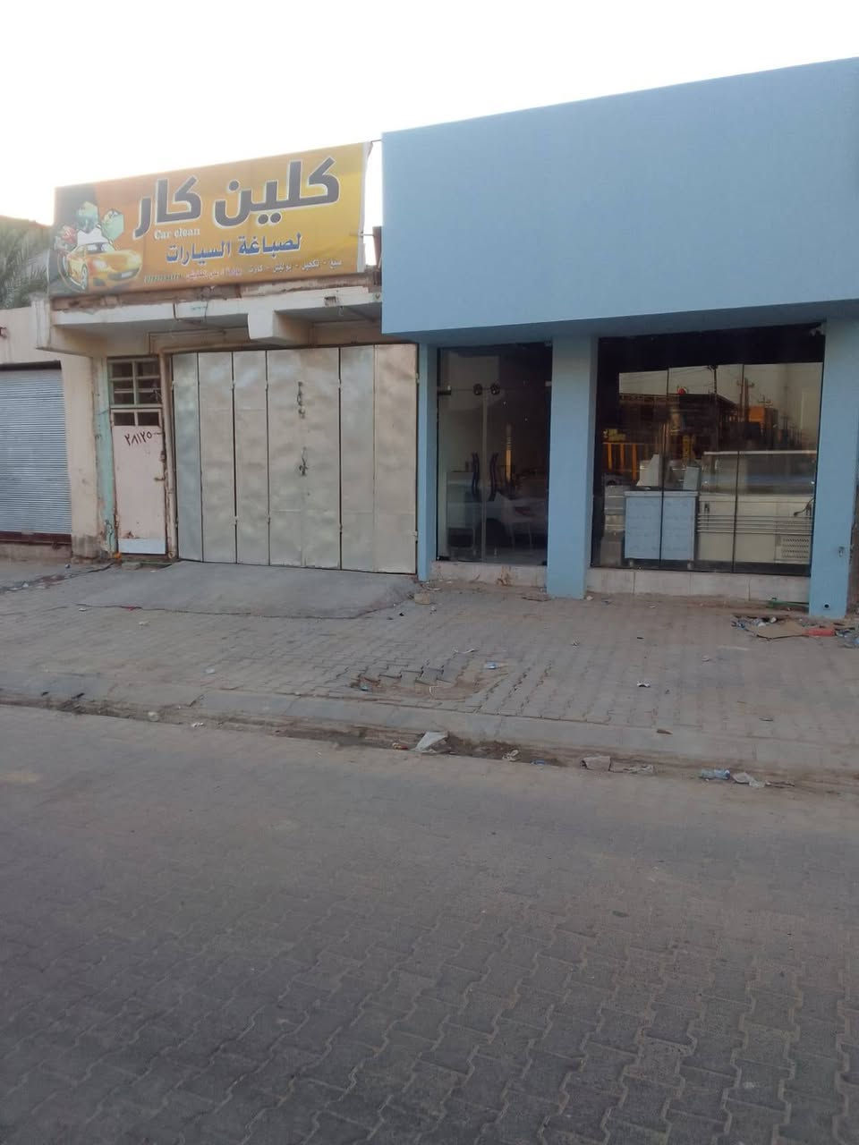 عقار  تجاري للبيع في حي الوفاء قرب مجسرات الزهراء مساحة 200متر مؤجر حاليا إلى محلين بسعر جدا مناسب للتواصل ***********
